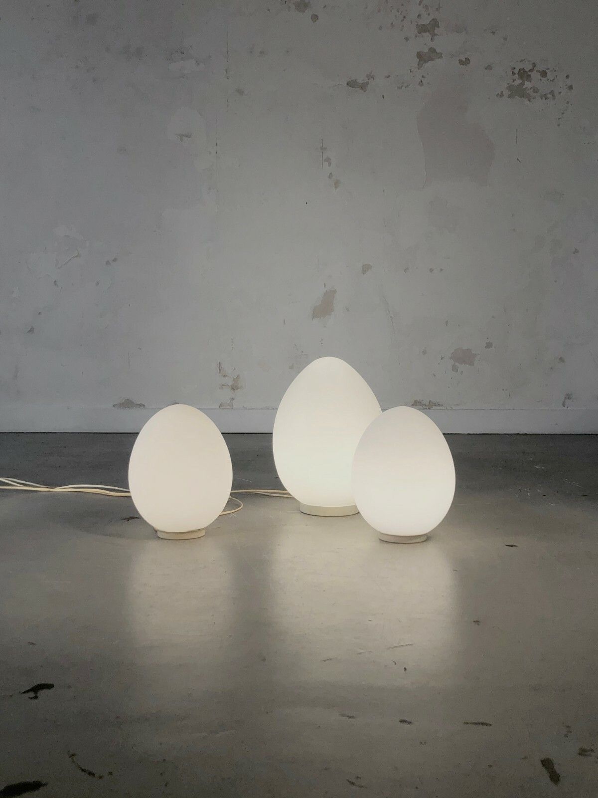 1970 Vianne 3 Lamps Egg Or Uevo Post Modernist Space Age Motte Arteluce photo furniture