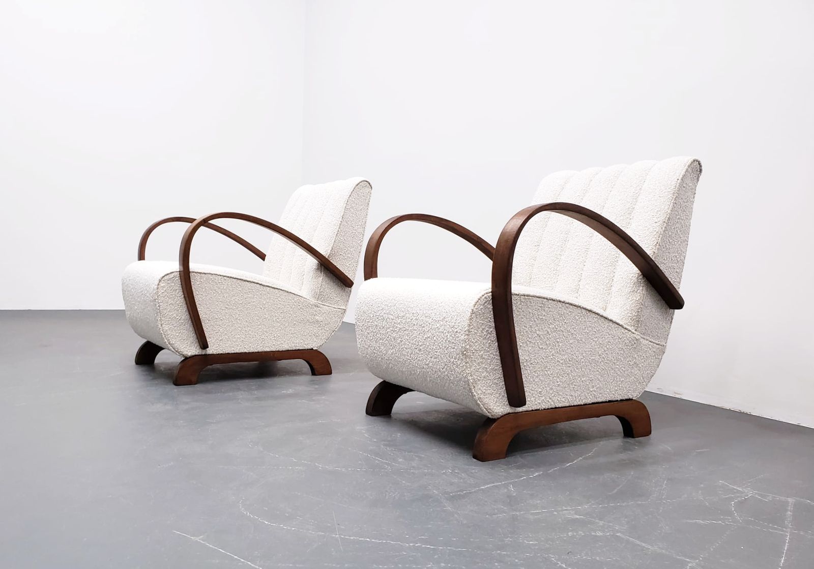 1930 Jindrich Halabala Bentwood Armchair In Premium Ivory Boucle photo vinterior