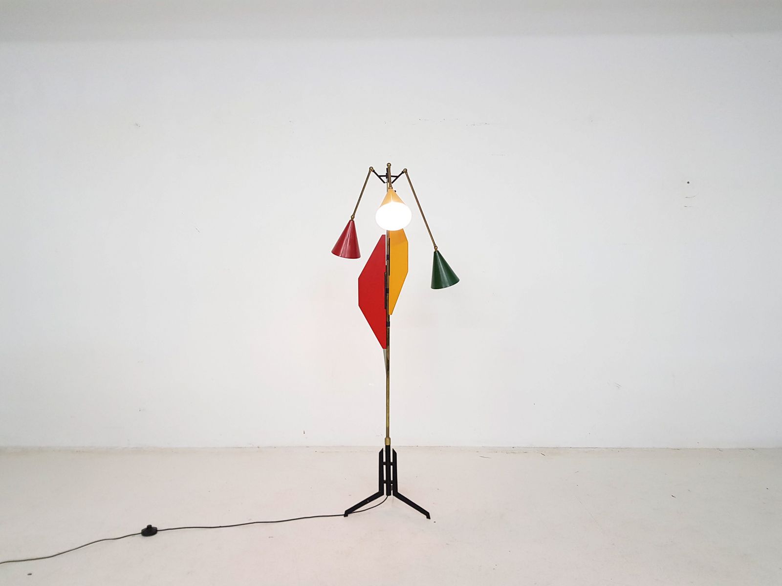 Uitzonderlijke Kleurrijke Italiaanse Mid Century Vloerlamp, Toegeschreven Aan Arredoluce photo furniture