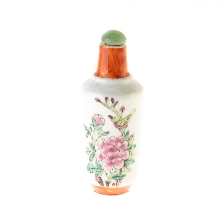 Chinese Hand Painted Famille Rose Porcelain Snuff Bottle With Jade Top