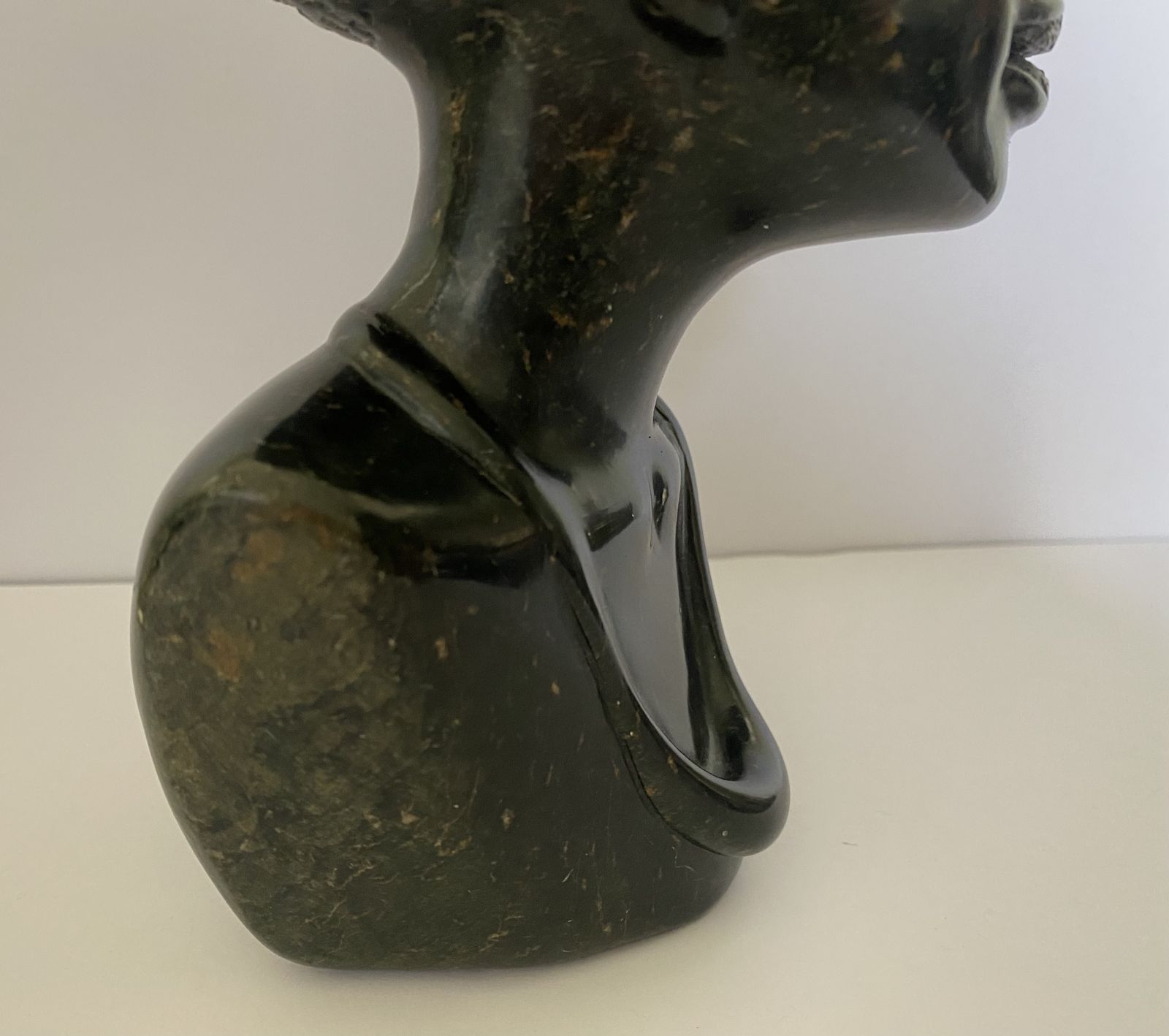 photo vinterior Joel Masoka, Original Hand Carved African Female Bust/Shona Statue, Signed