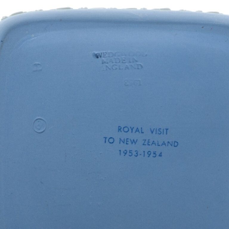 Wedgwood Blue Jasperware Porcelain Queen Elizabeth Royal Visit To New Zealand Lidded Box photo buy