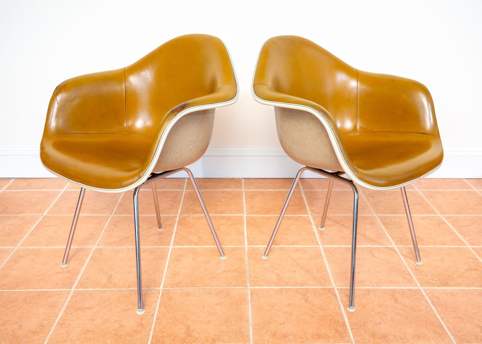 3450.0 Pair Of Eames Herman Miller Dax Leather Armchairs Vitra 1960s Mcm Space Age Rope Edge Shell Bucket Vitra Caramel Leather Lounge Easy Dining Occasional photo