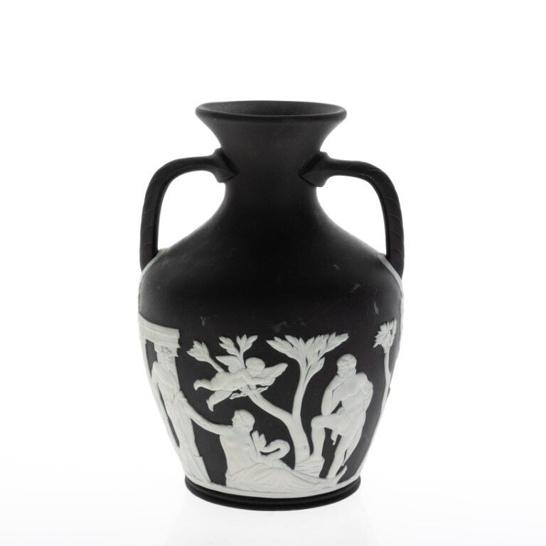 Wedgwood Black Basalt Jasperware Ceramic Porcelain Copy Of The Portland Vase photo for sale