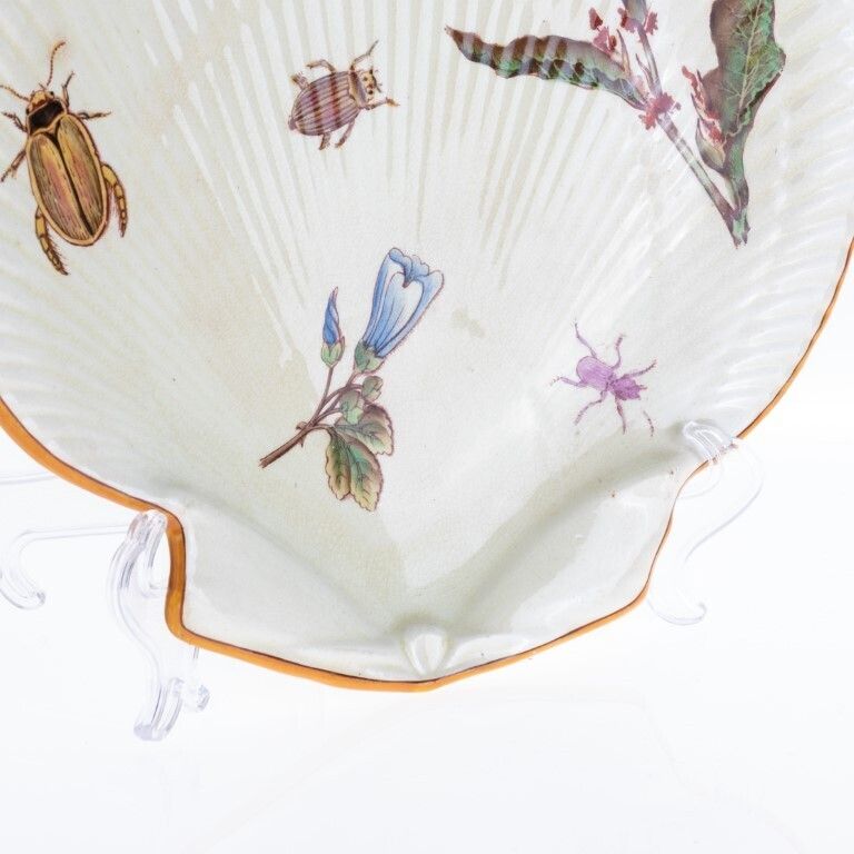 Antique 18th Century Wedgwood Creamware Earthenware Pottery Shell Dish Hand Painted With Flowers & Insects photo for sale