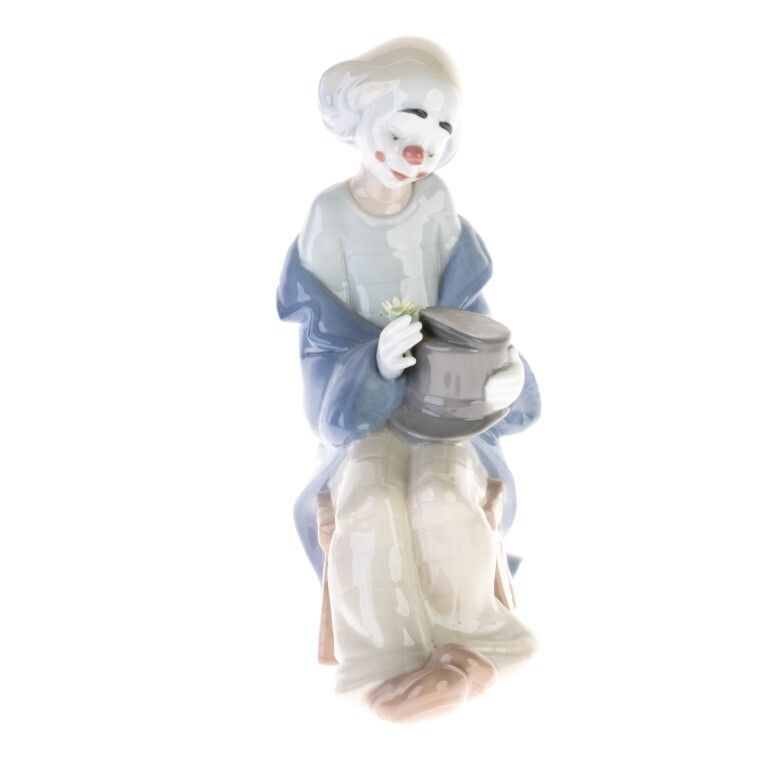 Nao By Lladro Fine Porcelain Sculpture Of A Clown