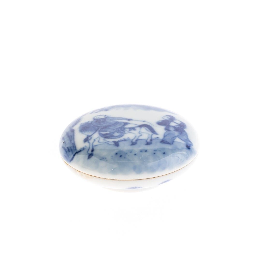 Antique Glazed Blue And White Chinese Porcelain Ceramic Lidded Box With Seal Mark photo furniture
