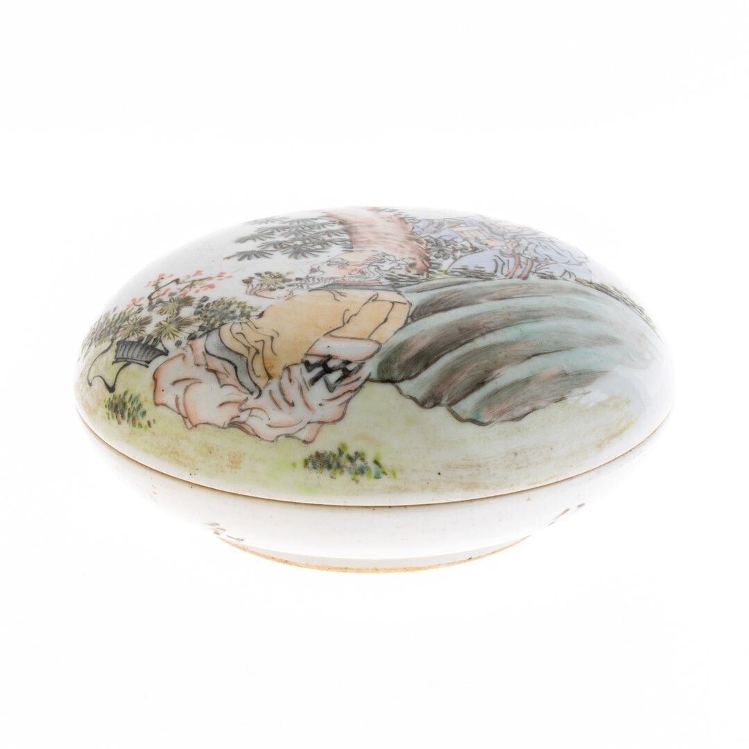Antique Chinese Hand Painted Famille Rose Porcelain Ceramic Lidded Box photo furniture