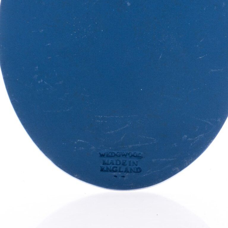Wedgwood Portland Blue Jasperware Ceramic Porcelain Queen Elizabeth II Portrait Medallion Laurel Leaf Plaque photo 85.0