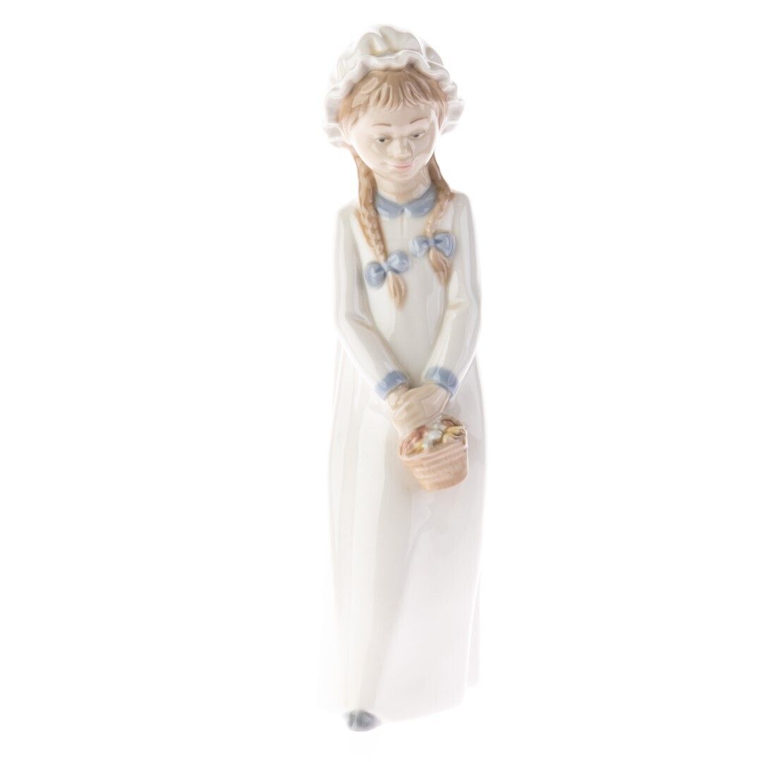 Nao By Lladro Porcelain Ceramic Girl With Basket Sculpture
