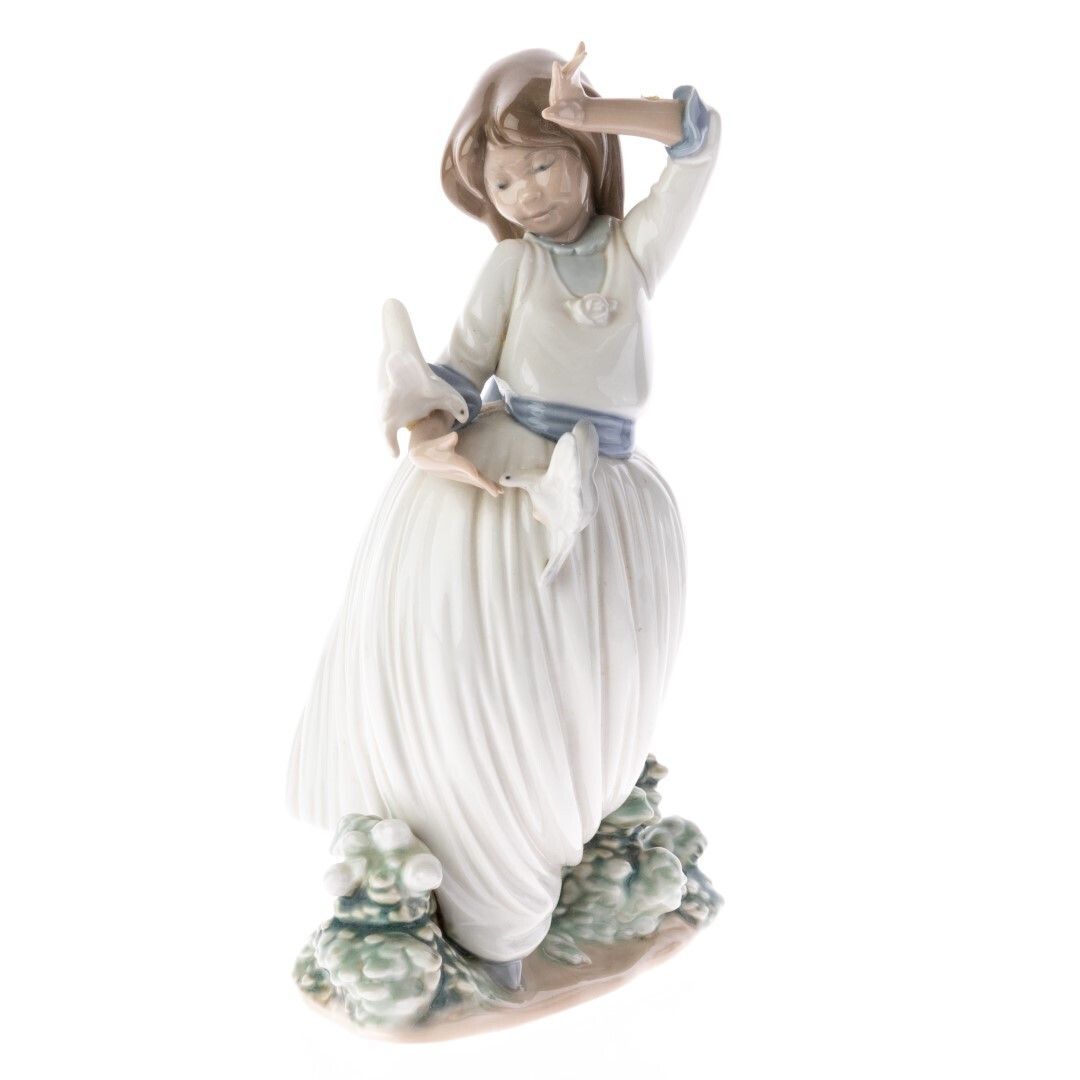 Nao By Lladro Porcelain Ceramic Girl With Birds Sculpture