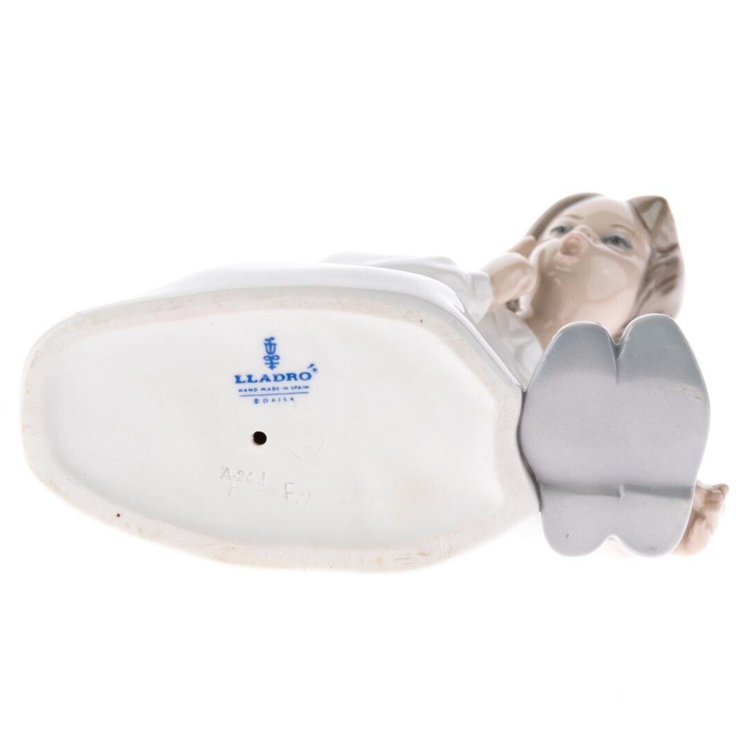 Lladro Porcelain Ceramic Little Girl With Slippers Sculpture photo furniture