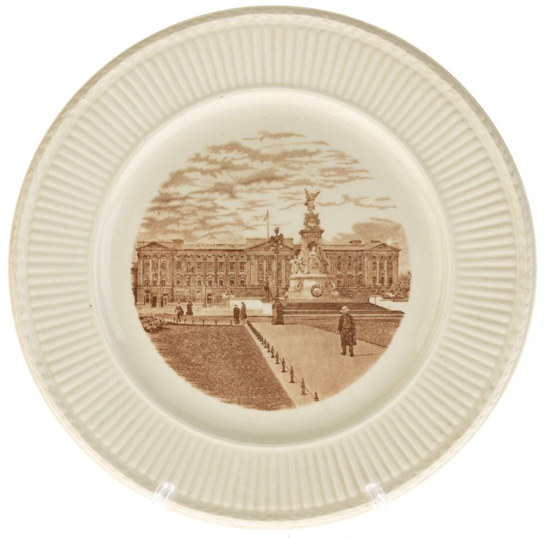 Late Art Deco Wedgwood Creamware Ceramic Pottery “Old London Views – Buckingham Palace” Plate