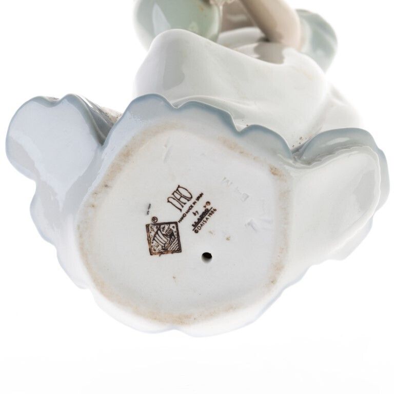 Nao By Lladro Fine Porcelain Sculpture Of A Girl With Flowers Vase photo furniture