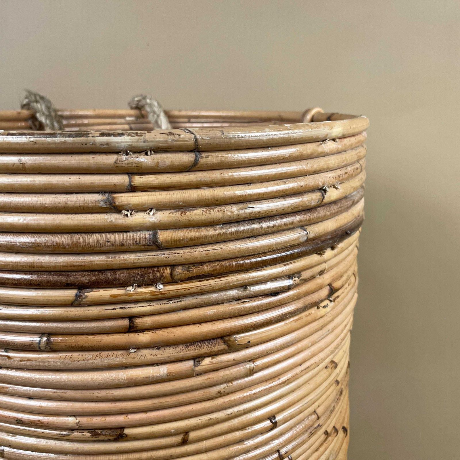 Vintage Bamboo Round Basket Plant Pot Planter Woven Wicker Brown Antique Storage Farmhouse Cottage Decor Display Handmade Scallop Edge photo vinterior
