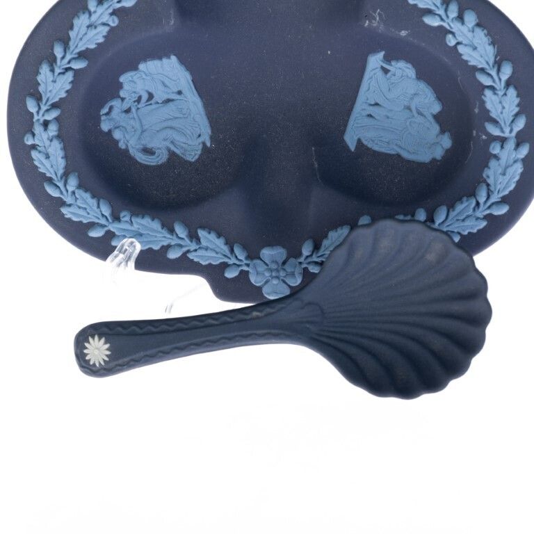 Wedgwood Portland Blue Jasperware Ceramic Porcelain Bas Relief Dish With Shell Spoon photo vinterior