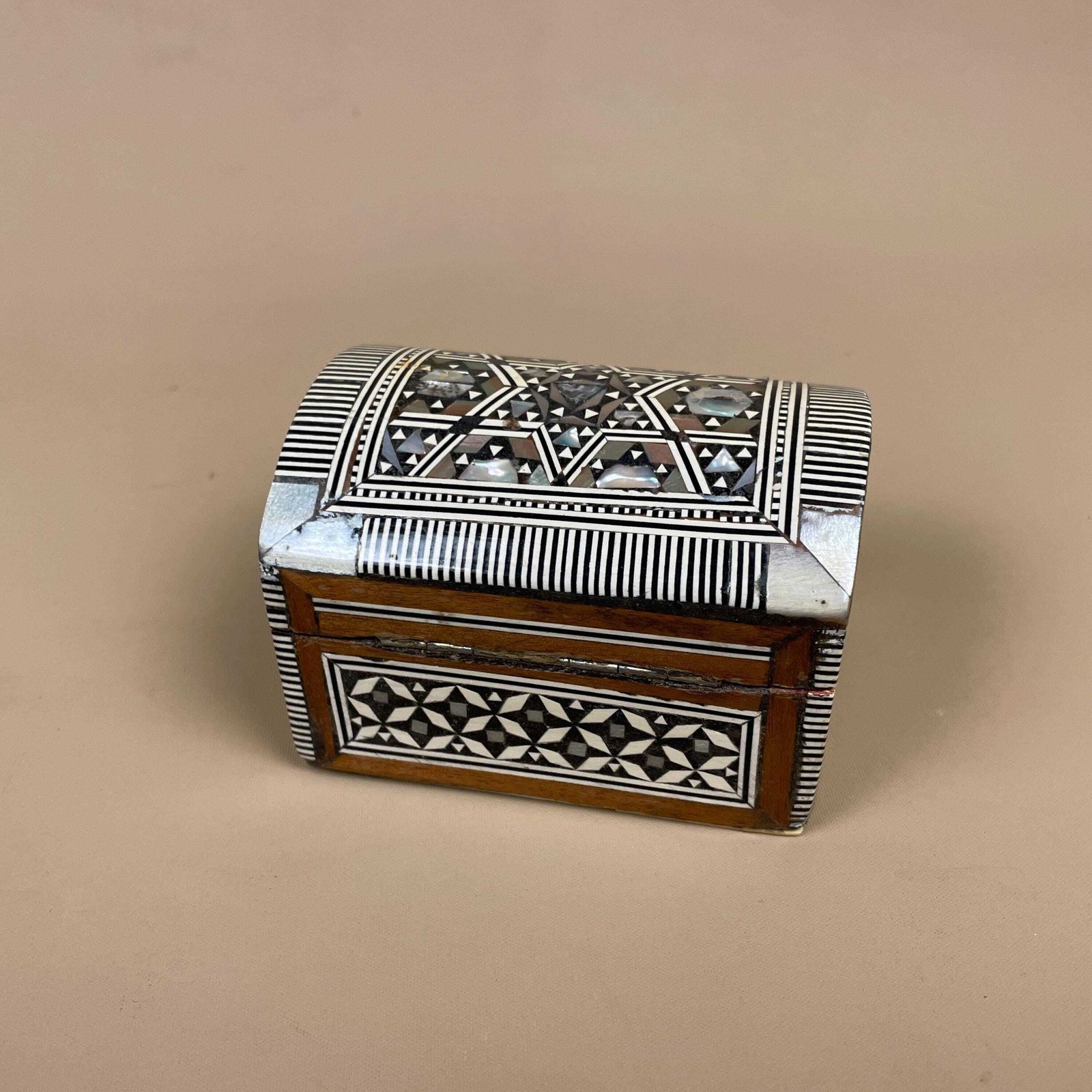Vintage Small Wooden Mother Of Pearl Inlay Box Trinket Jewellery Middle Eastern Red Lining Rectangle Curved Top Lid photo 55.0