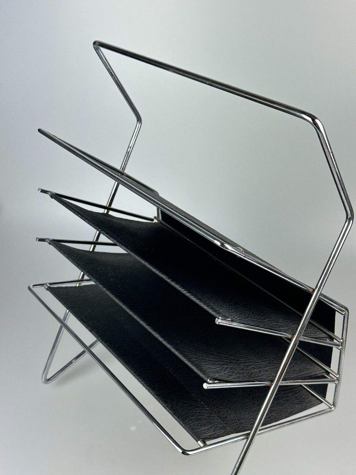 photo vinterior 60s 70s Newspaper Holder Magazine Rack Metal Plastic Space Age
