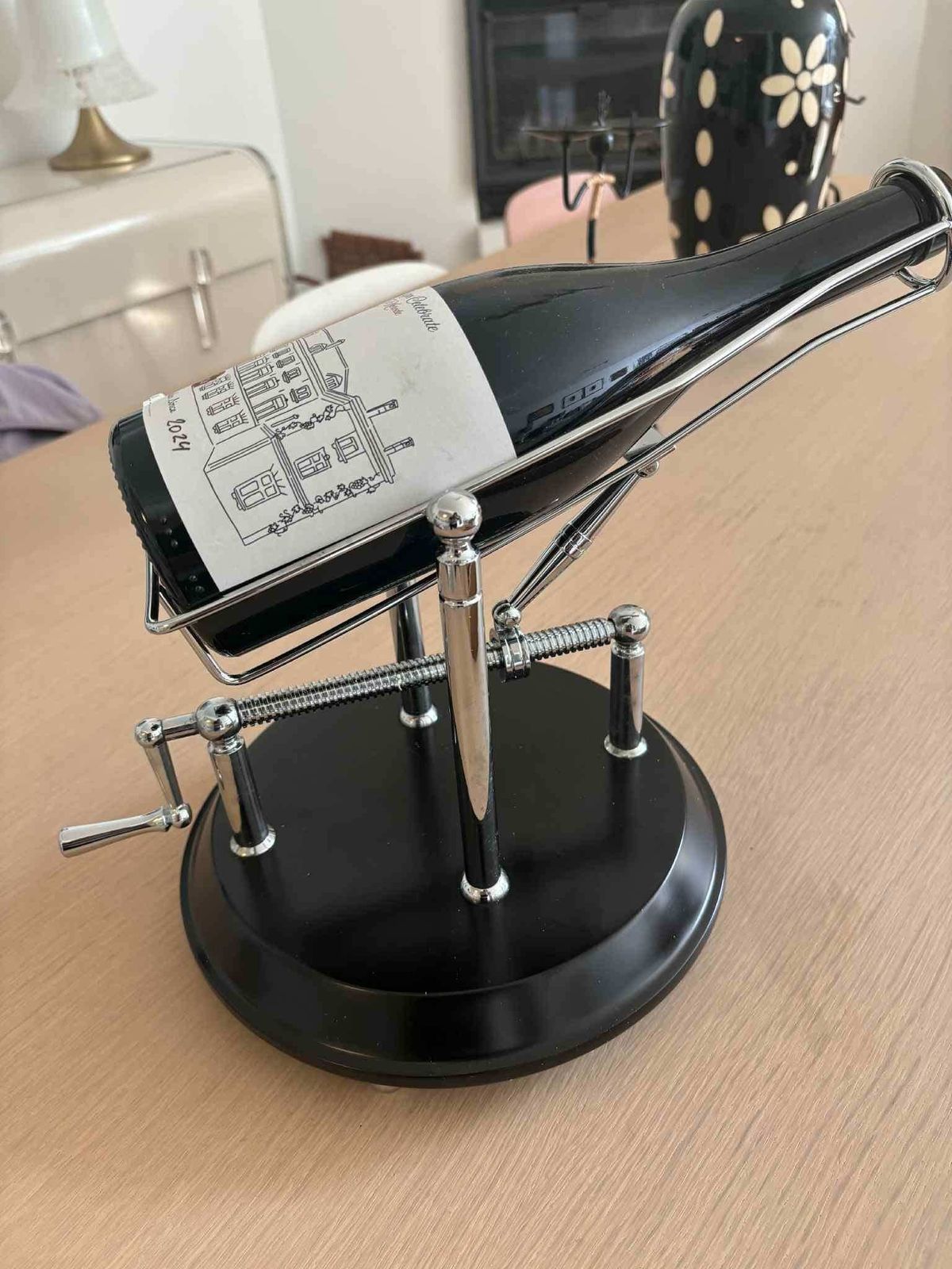 Wijnwieg Decanteerhouder – Mechanische Flessenhouder met Kantelmechanisme – Wijnschenker – Cadeau voor Hem – Barcartdecoratie photo 444.0