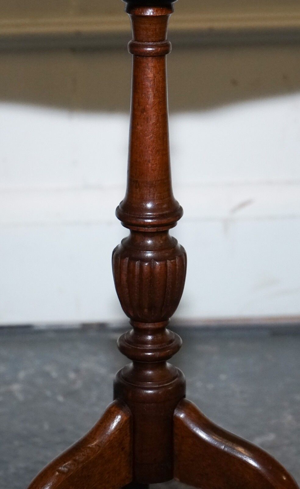 Lovely Vintage Green Leather Top Plant Wine Side Stand On Tripod Feet photo vinterior