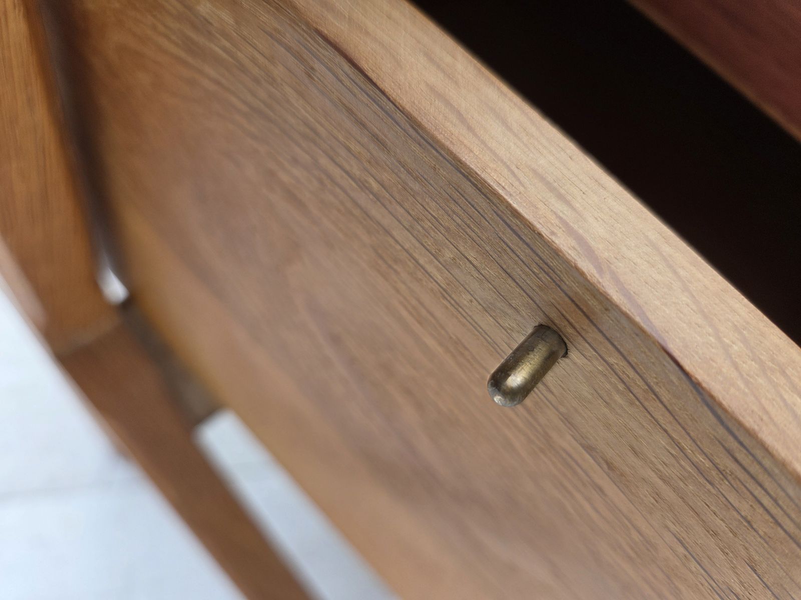 photo furniture Scandinavisch Bijzettafeltje Met Lade, Ca. Jaren 1970. Massief Eikenhout, Teakhout.