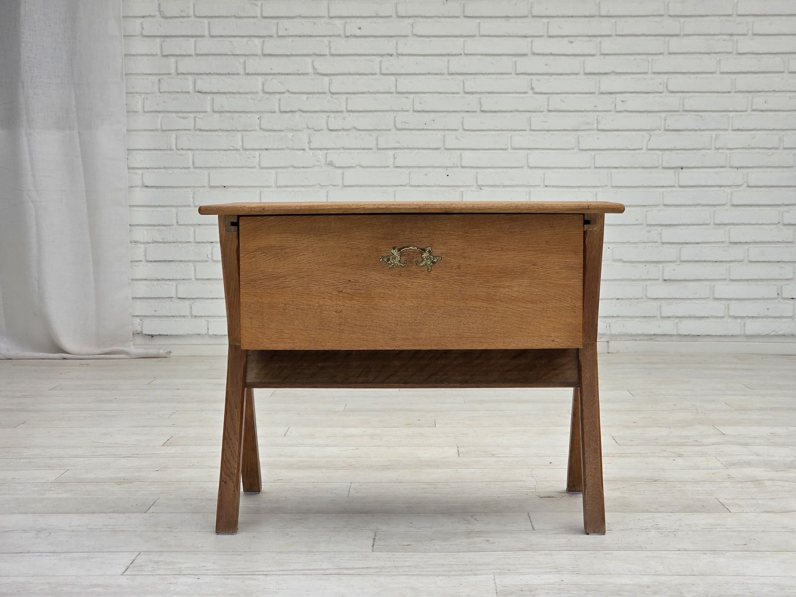 Meubels Scandinavisch Bijzettafeltje Met Lade, Ca. Jaren 1970. Massief Eikenhout, Teakhout. photo