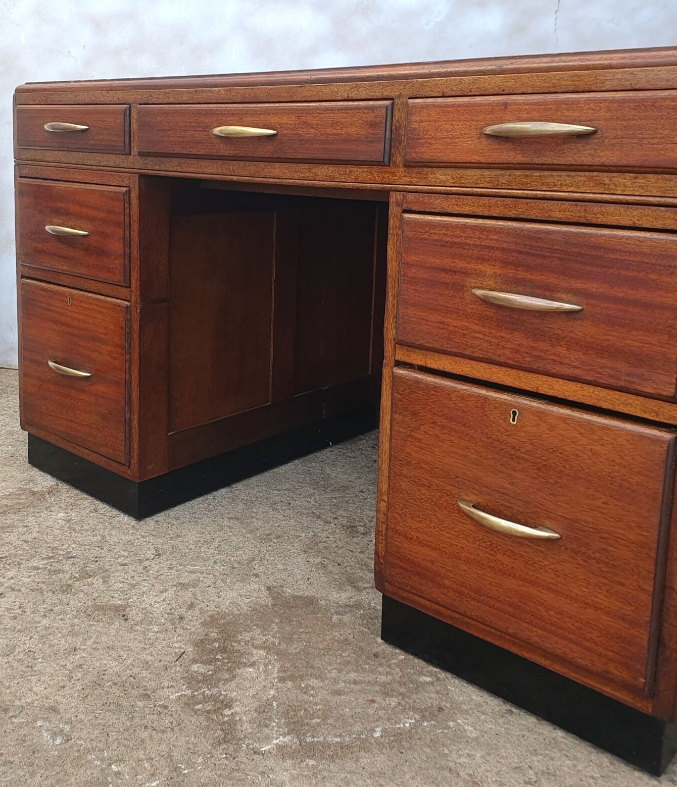 An Art Deco Mahogany Desk By H.Baldock And Sons Of Liverpool photo vinterior