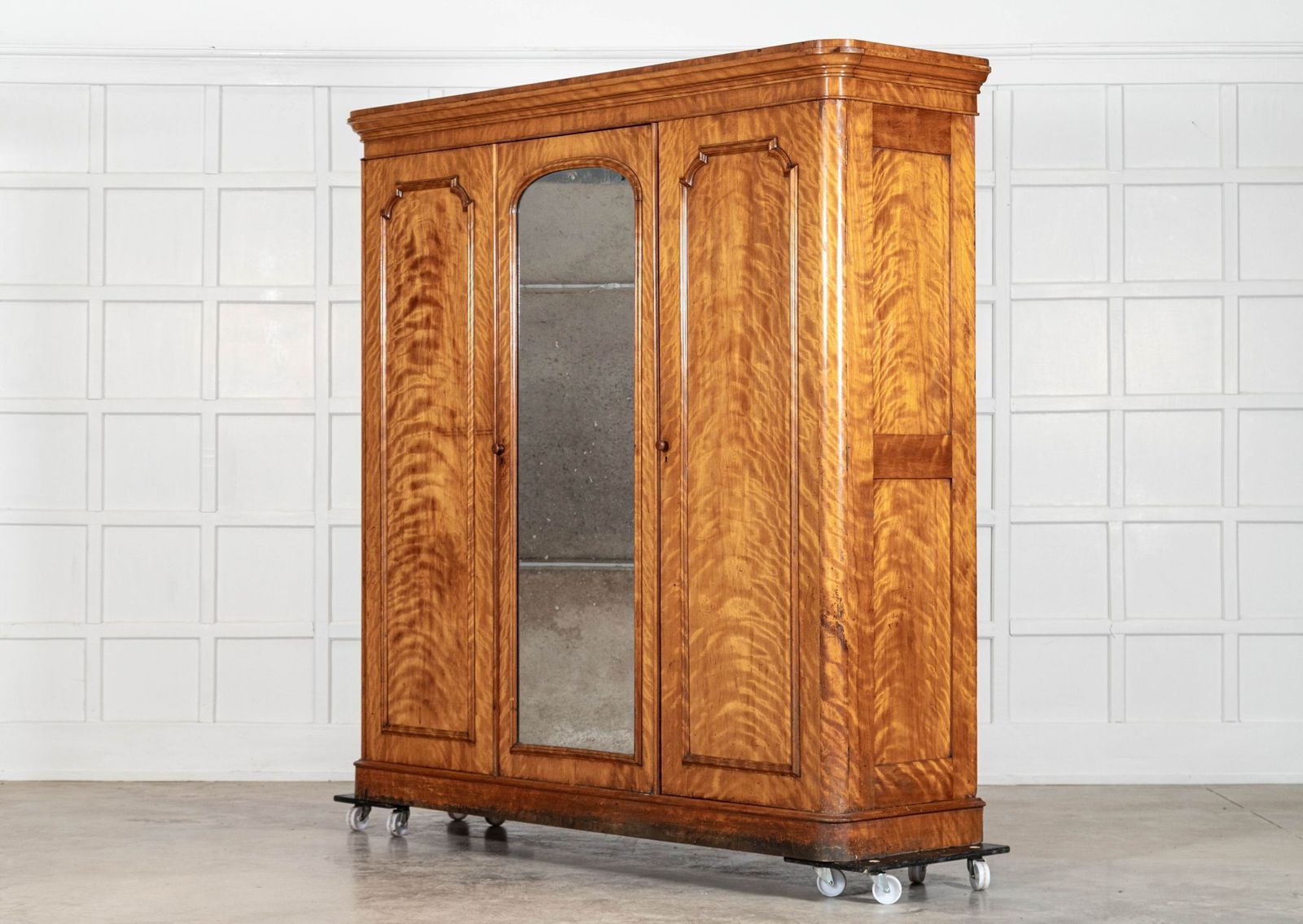 Large 19thc English Satin Birch Compactum Wardrobe photo vinterior