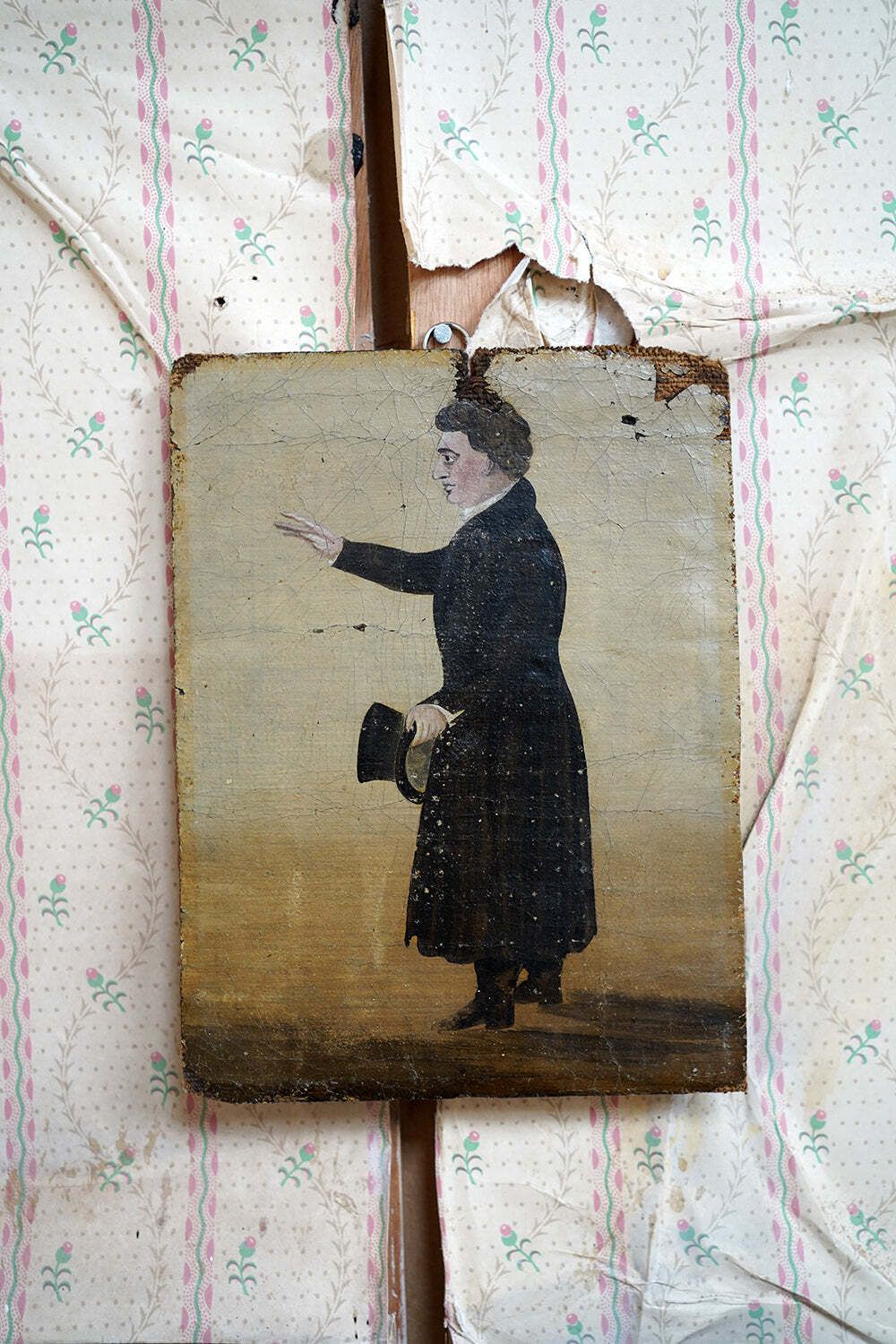 photo vintage An Early 19thc Naïve School Oil Portrait Of A Gentleman C.1830