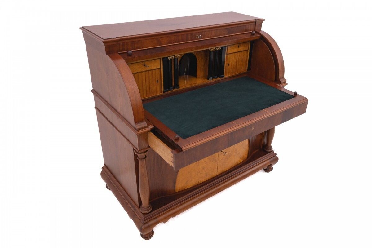 Antique Bureau, Northern Europe, Ca. 1910. photo vinterior