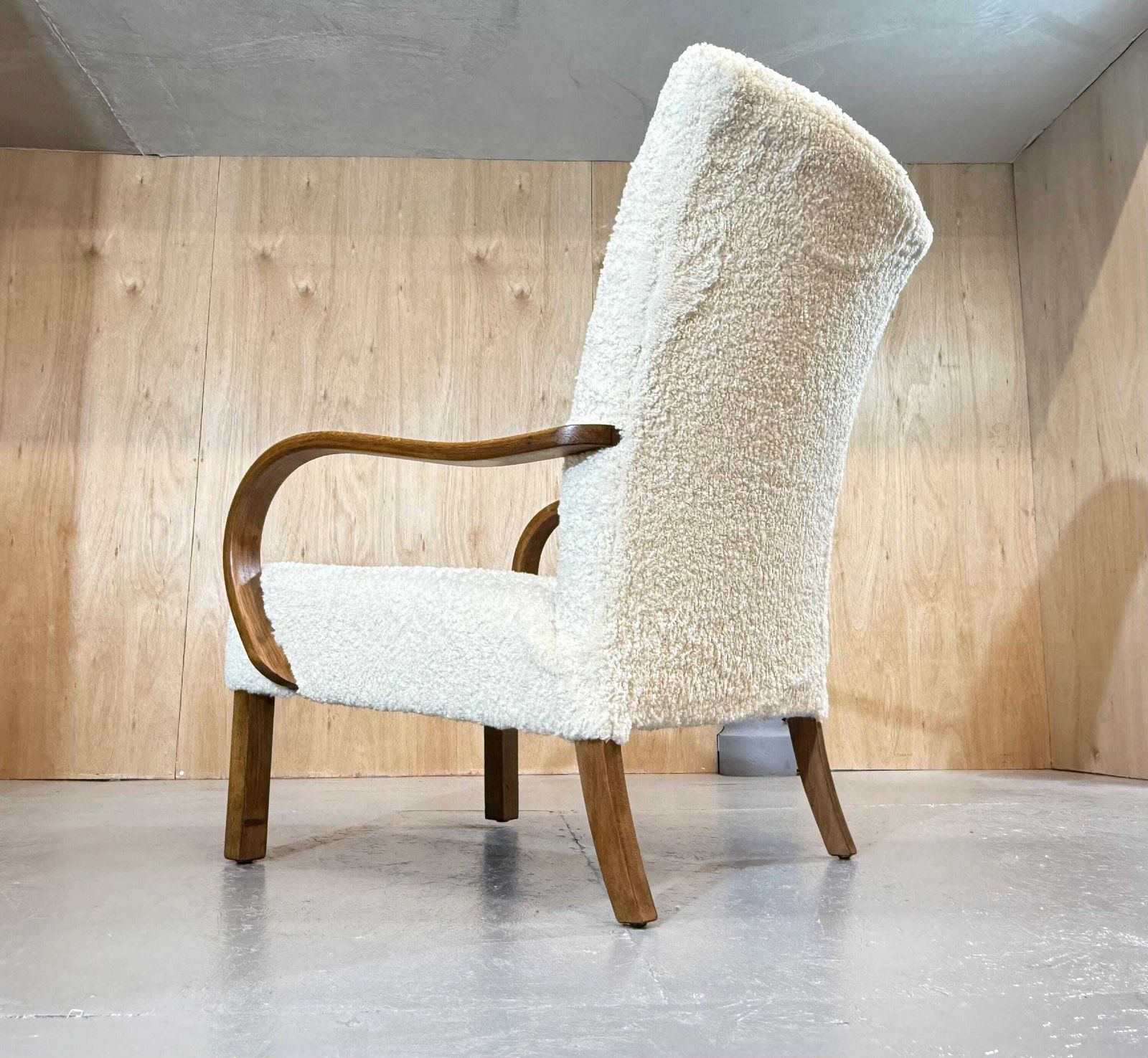 Parker Knoll Pk 704 1940’s Oak Armchair In (Faux) Lambs Sheep Fleece Plush Fabric Deep Boucle. Stunning Item.. Fully Refurbished & Restored photo 745.0