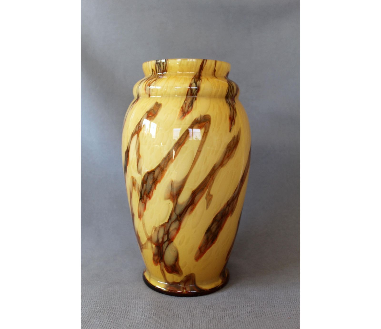 Art Deco Ca. Jaren 1930 Hoge Opaalglaze Vaas, Gemarmerd Glas, Karamel, Dubbelwandig Glas, Scailmont Heemskerk Cristal, Studio Art Glass