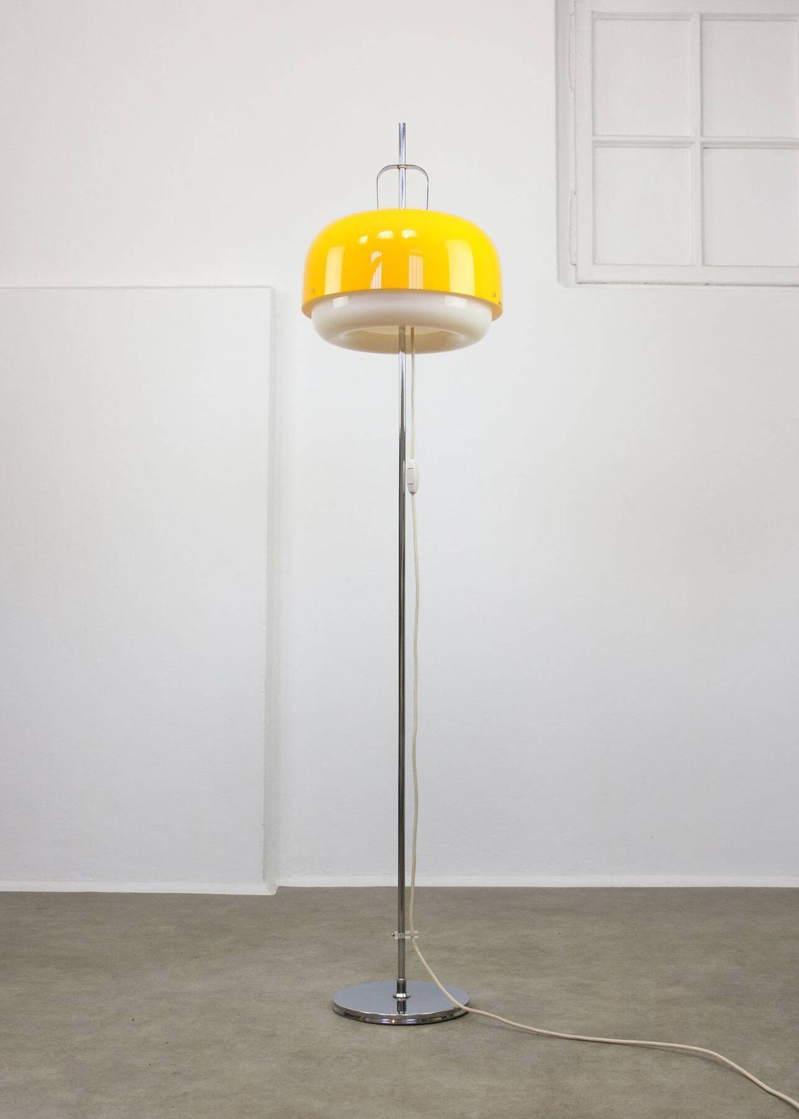 photo furniture Space Age Yellow Medusa Floor Lamp By Luigi Massoni For Guzzini, 1970s