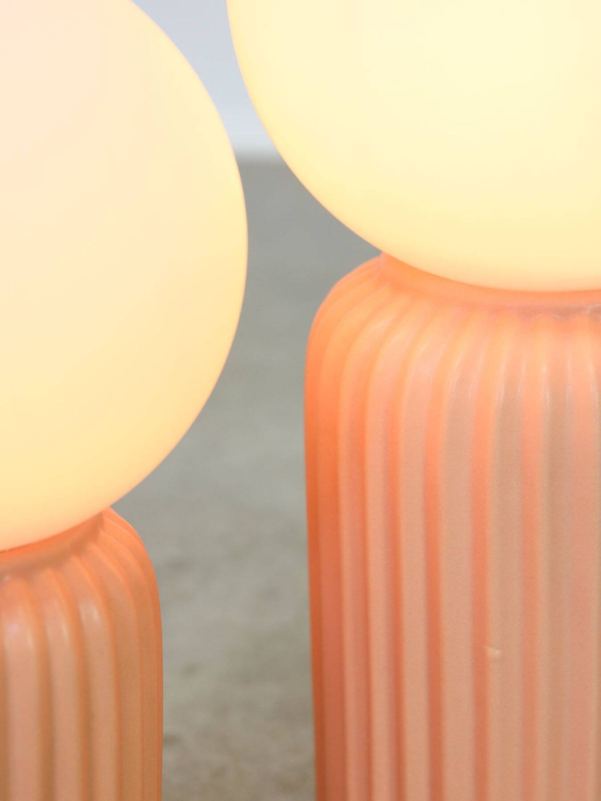 photo vinterior Vintage Italian Ceramic Table Lamps In Salmon Ceramic And Opaline, Set Of 2