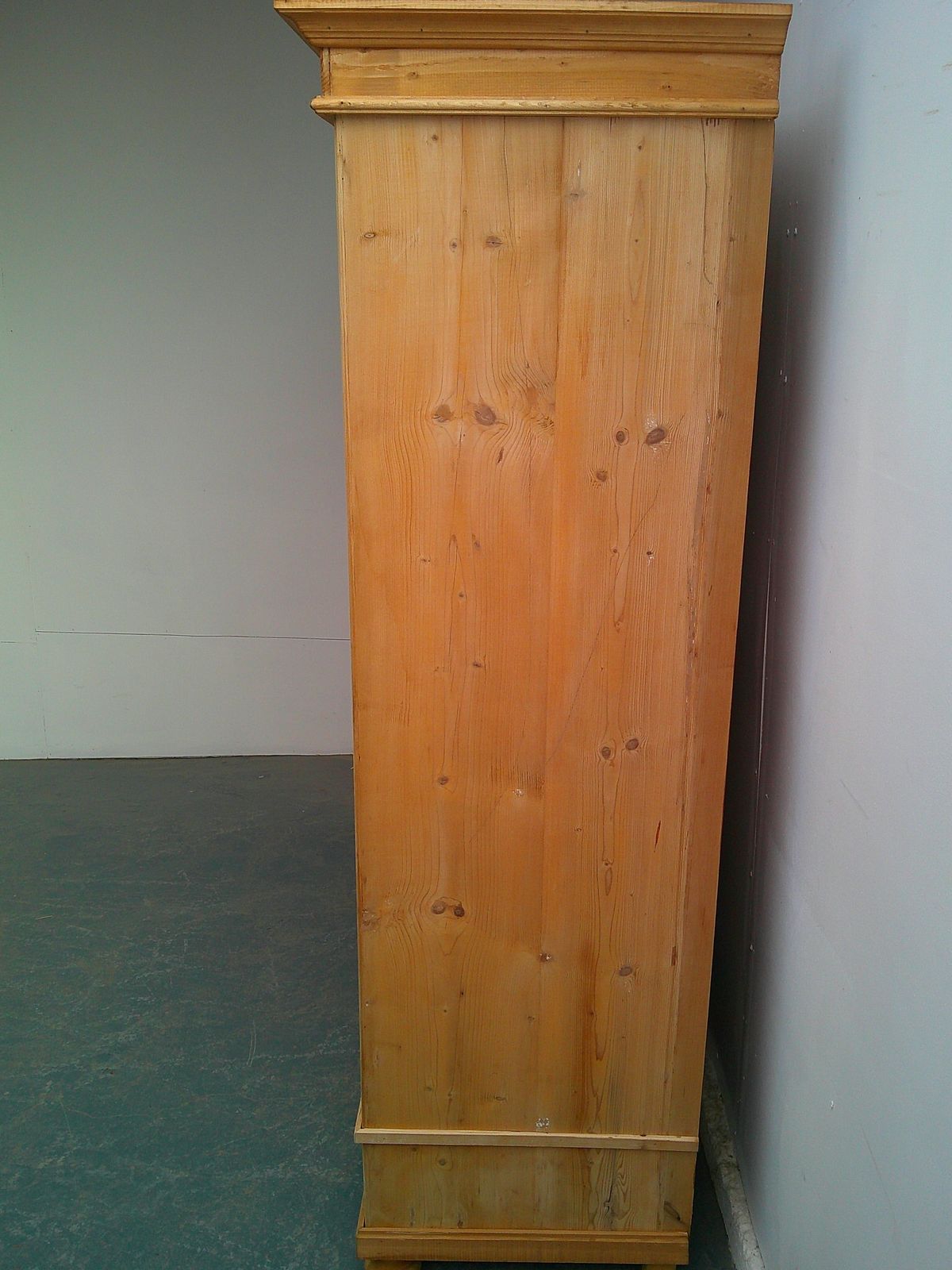 A Lovely Antique Pine 1 Panel Knockdown Wardrobe To Wax/Paint photo vinterior