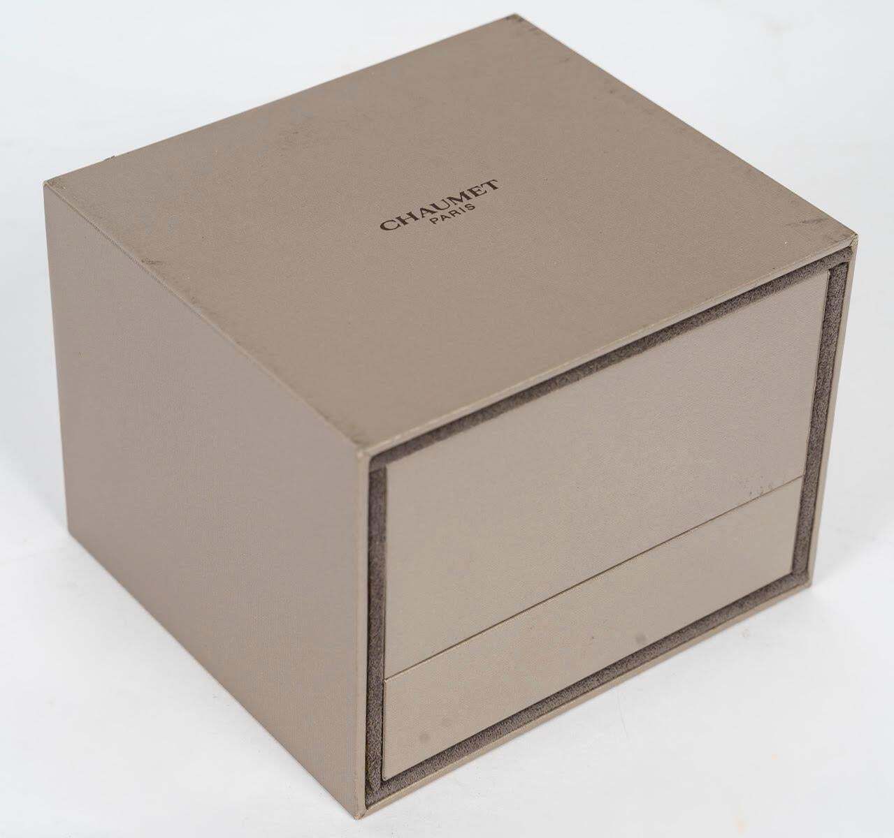 Chaumet Velvet Watch Box For One Watch, 1990. photo furniture