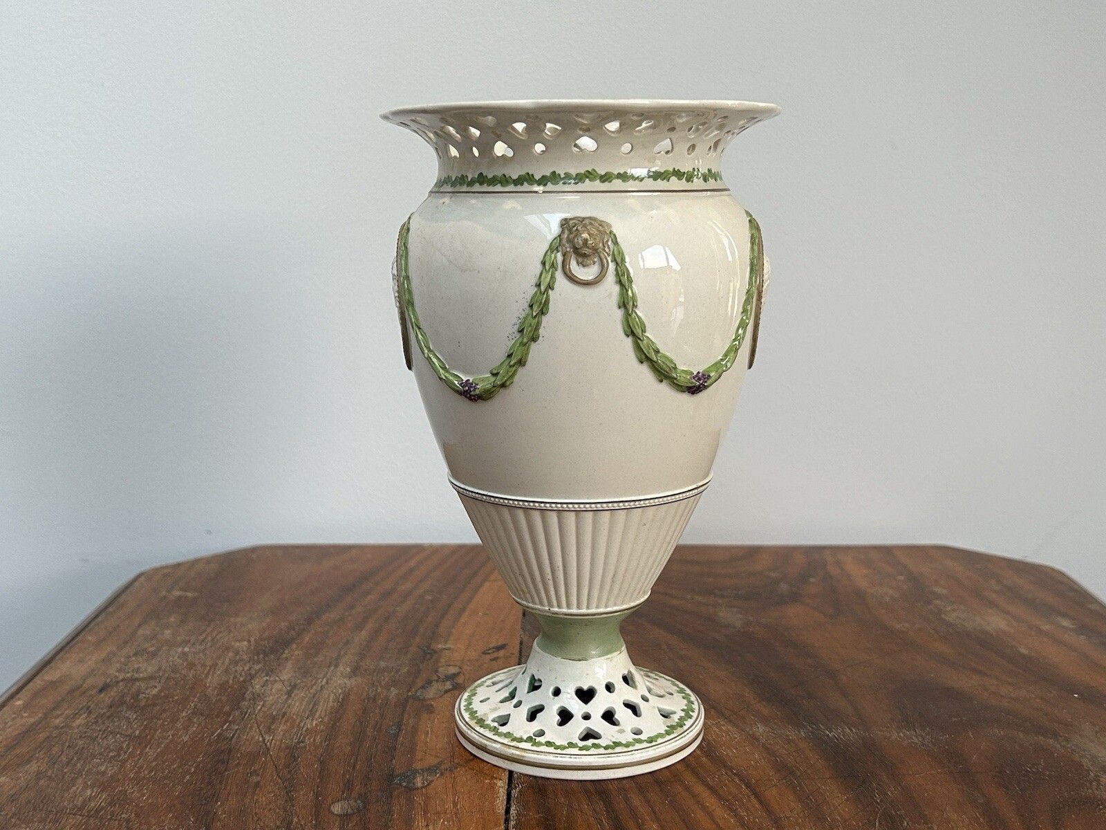 Wedgwood Creamware Pedistal Julius Caesar Vase photo Home Decor