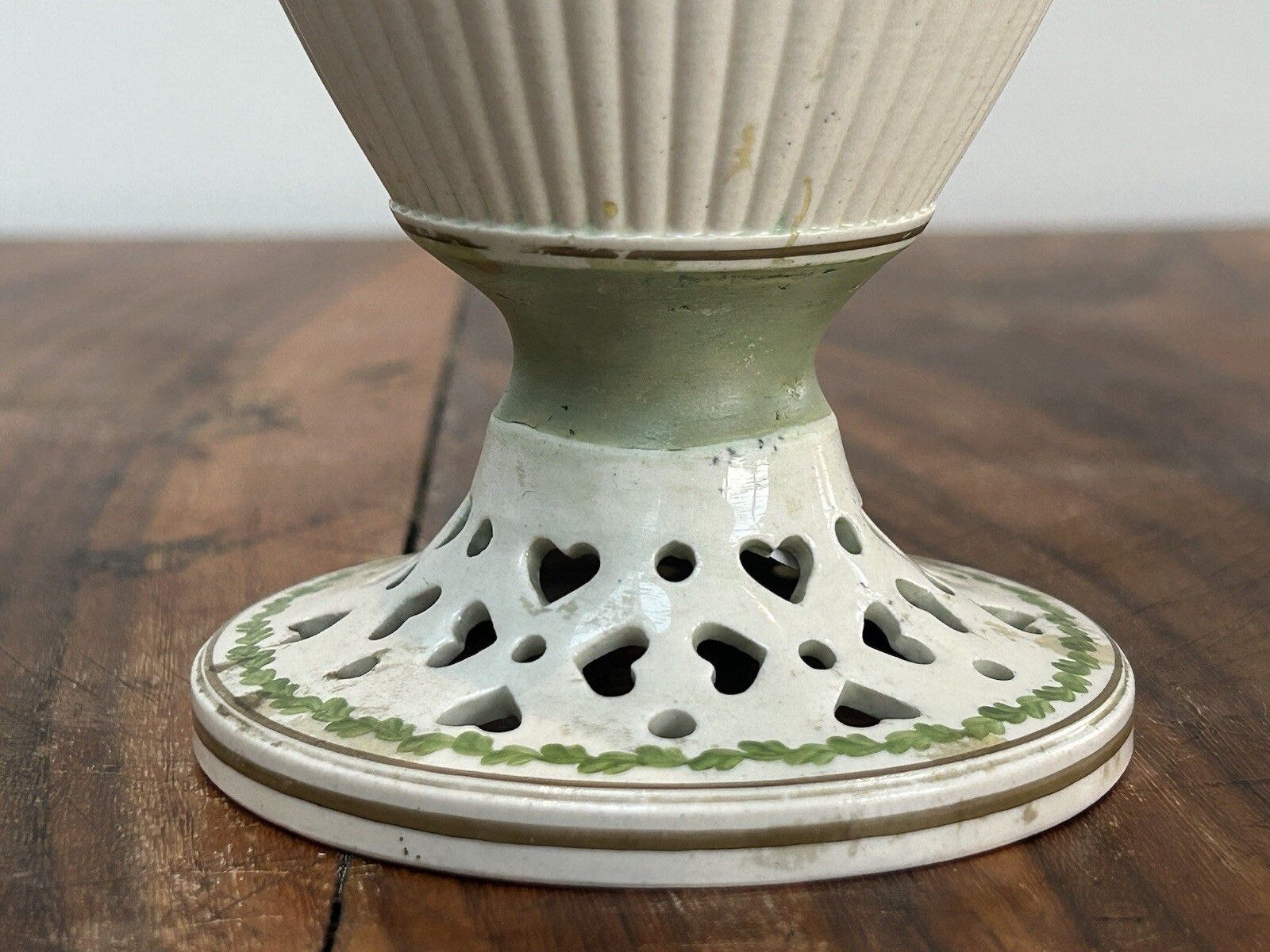 photo furniture Wedgwood Creamware Pedistal Julius Caesar Vase