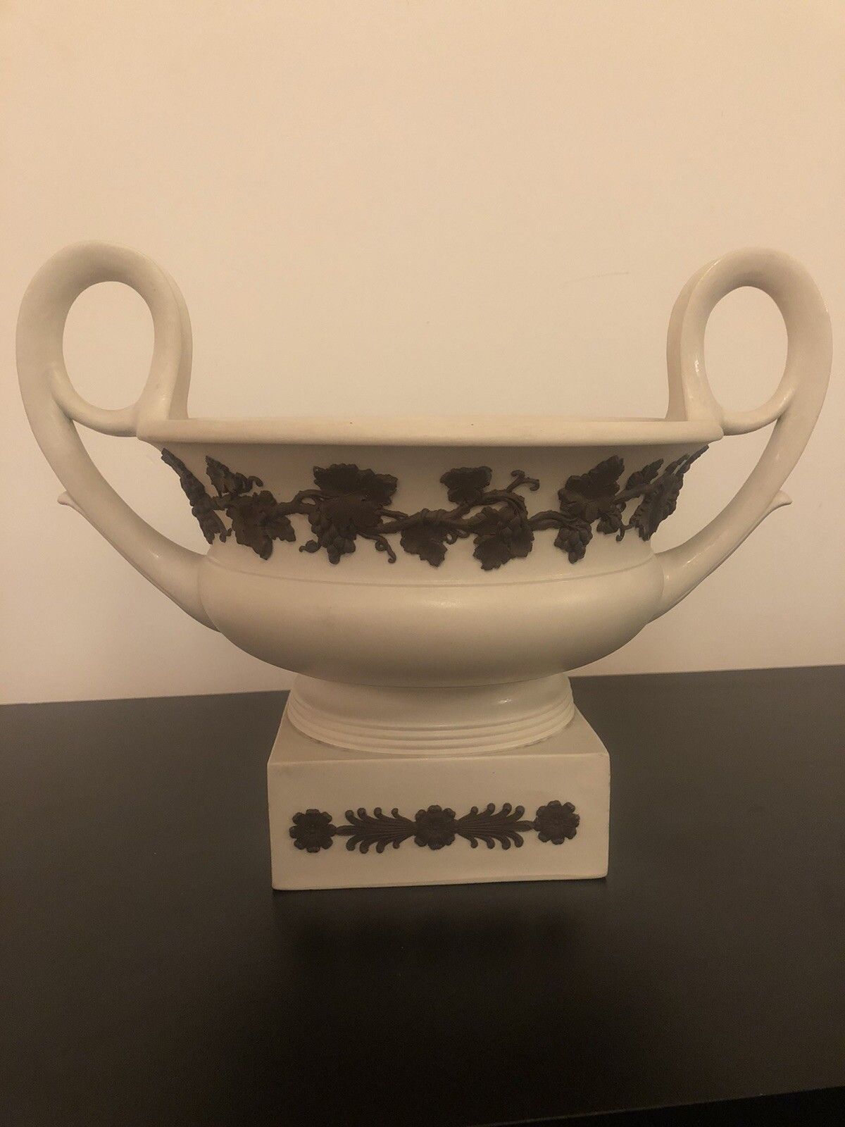 Wedgwood Early 19th Century Crater Vase photo vinterior