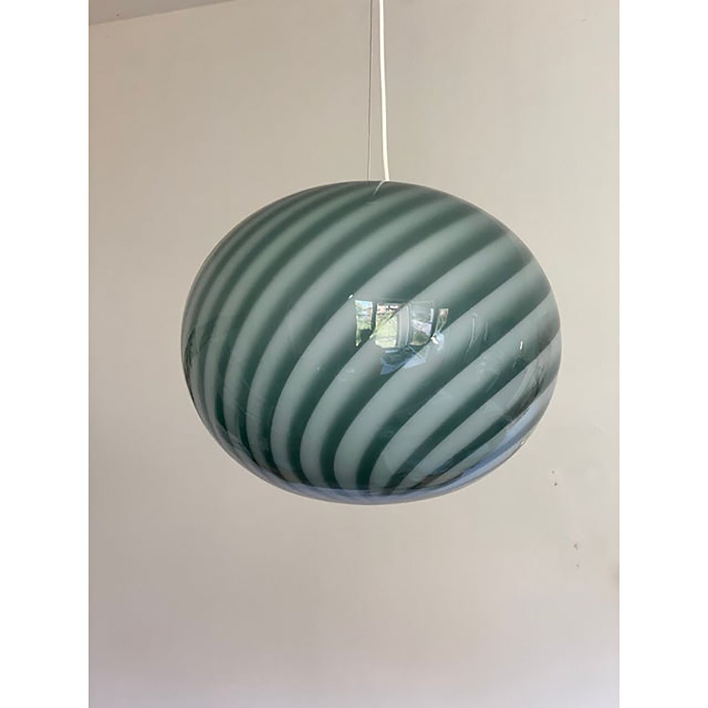 Contemporary Italian Green And White Oval Pendant In Murano Glass photo vintage