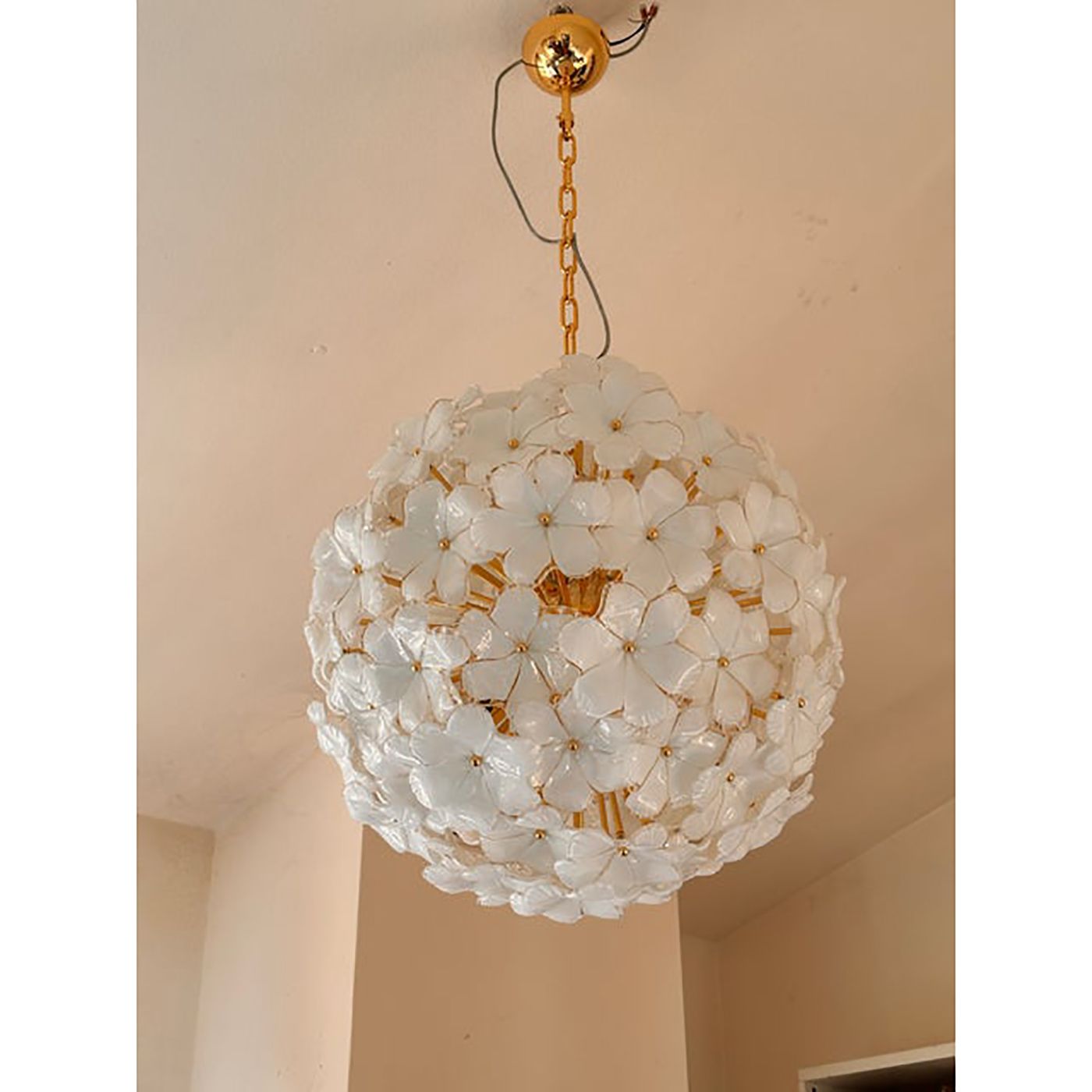 Italian White Flowers Murano Style Glass Sputnik Chandelier photo vinterior