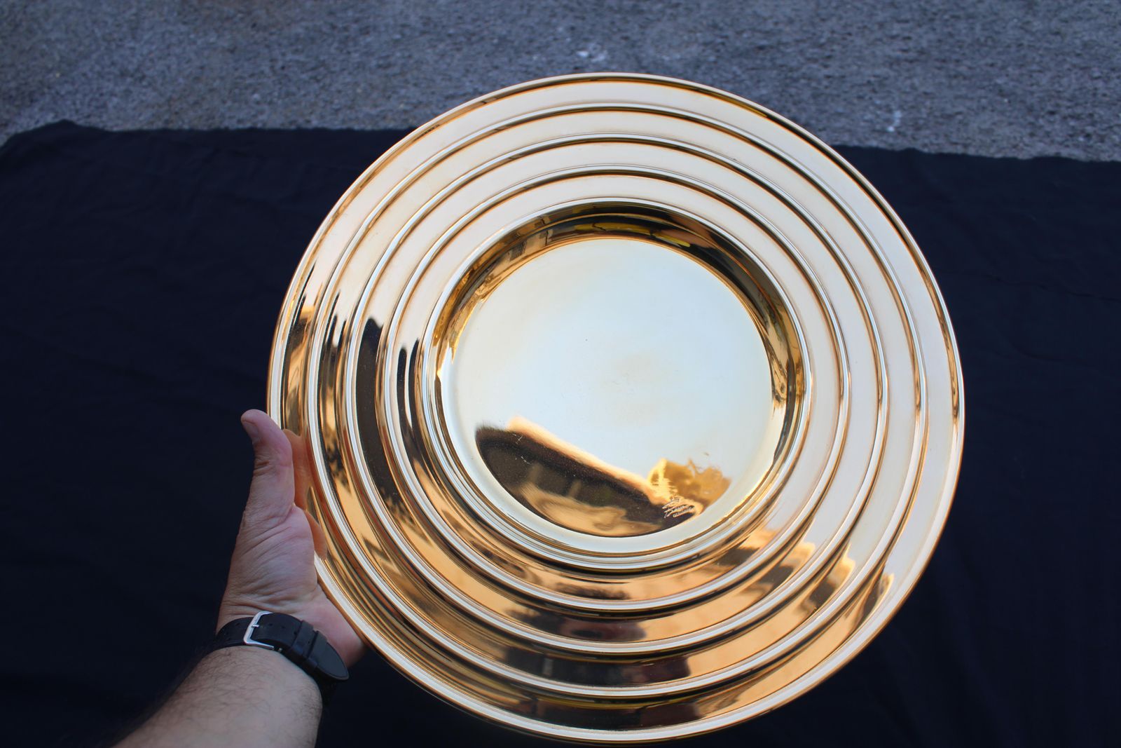 Empty Pockets Round Plate Of 24kt Gold Plated Design photo vinterior