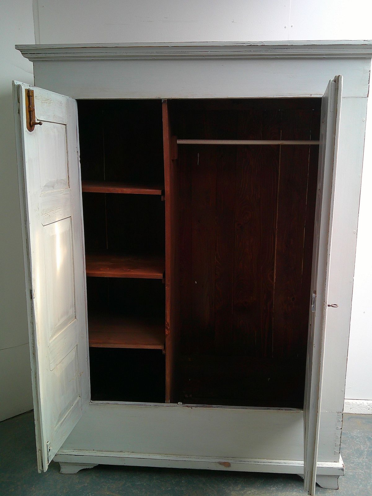 A Lovely Painted Light Grey Pine Georgian 1 Piece Hall Wardrobe photo Furniture