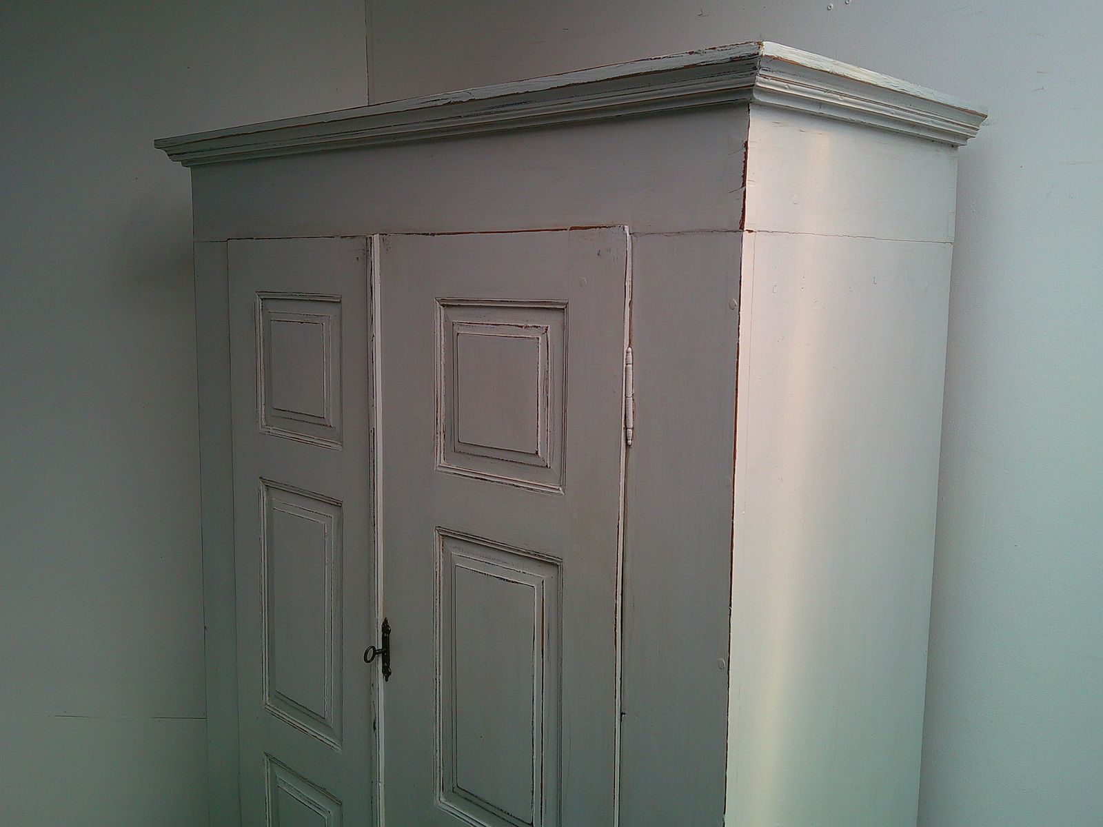 A Lovely Painted Light Grey Pine Georgian 1 Piece Hall Wardrobe photo vinterior