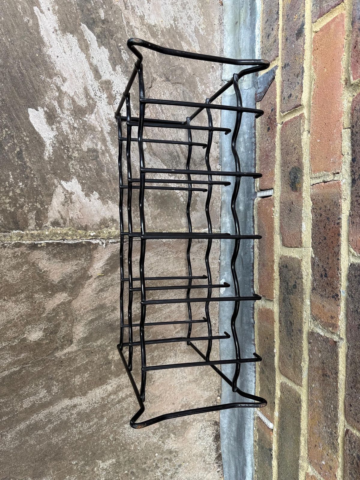 photo furniture Vintage 80s Black Wire Wine Rack 15 Bottle Storage Freestanding Or Wall Mounted Metal Bar Stand Minimalist Kitchen Holder Industrial Retro