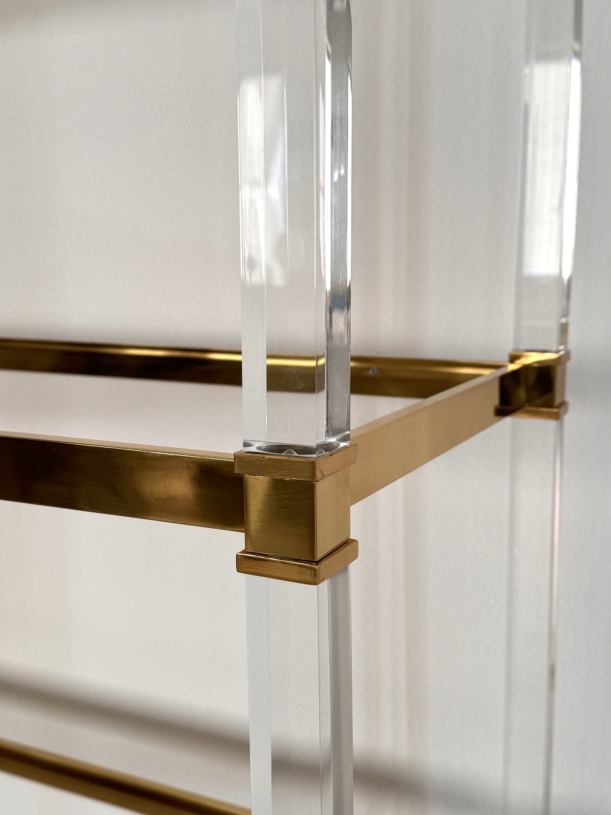 Large Italian Midcentury Shelf In Lucite And Glass, 1980s photo vinterior