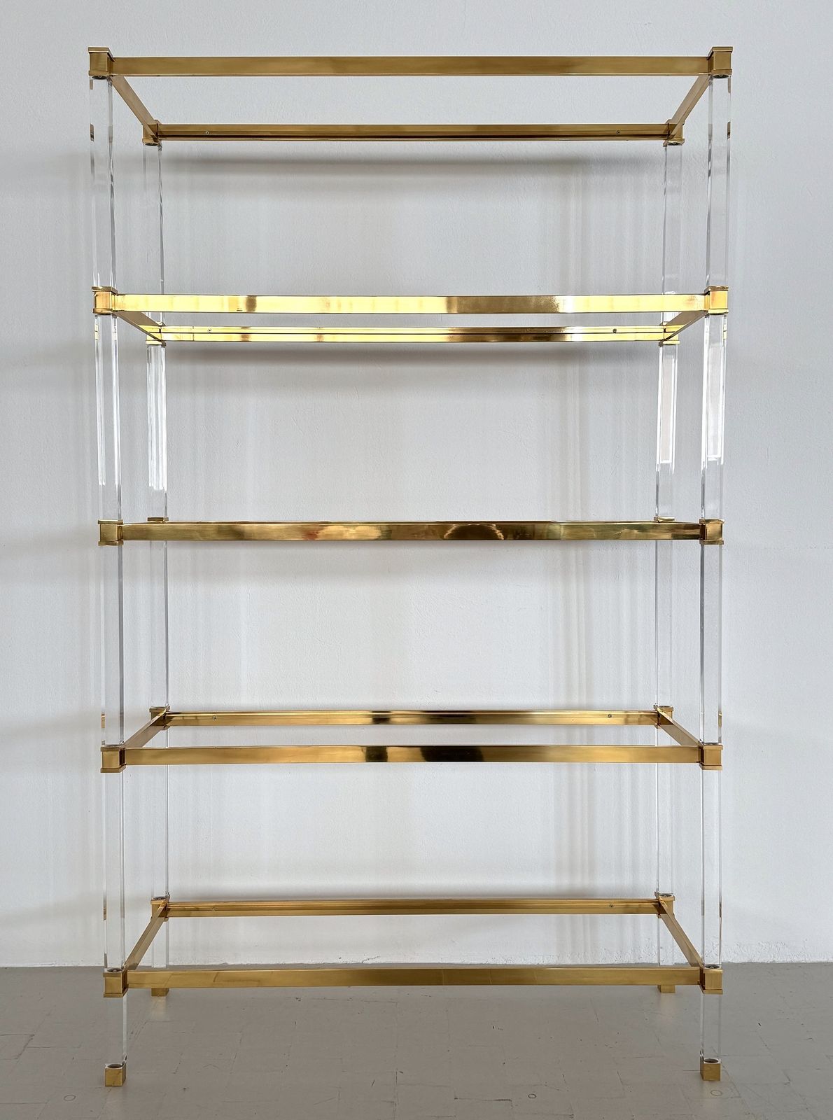 Furniture Large Italian Midcentury Shelf In Lucite And Glass, 1980s photo