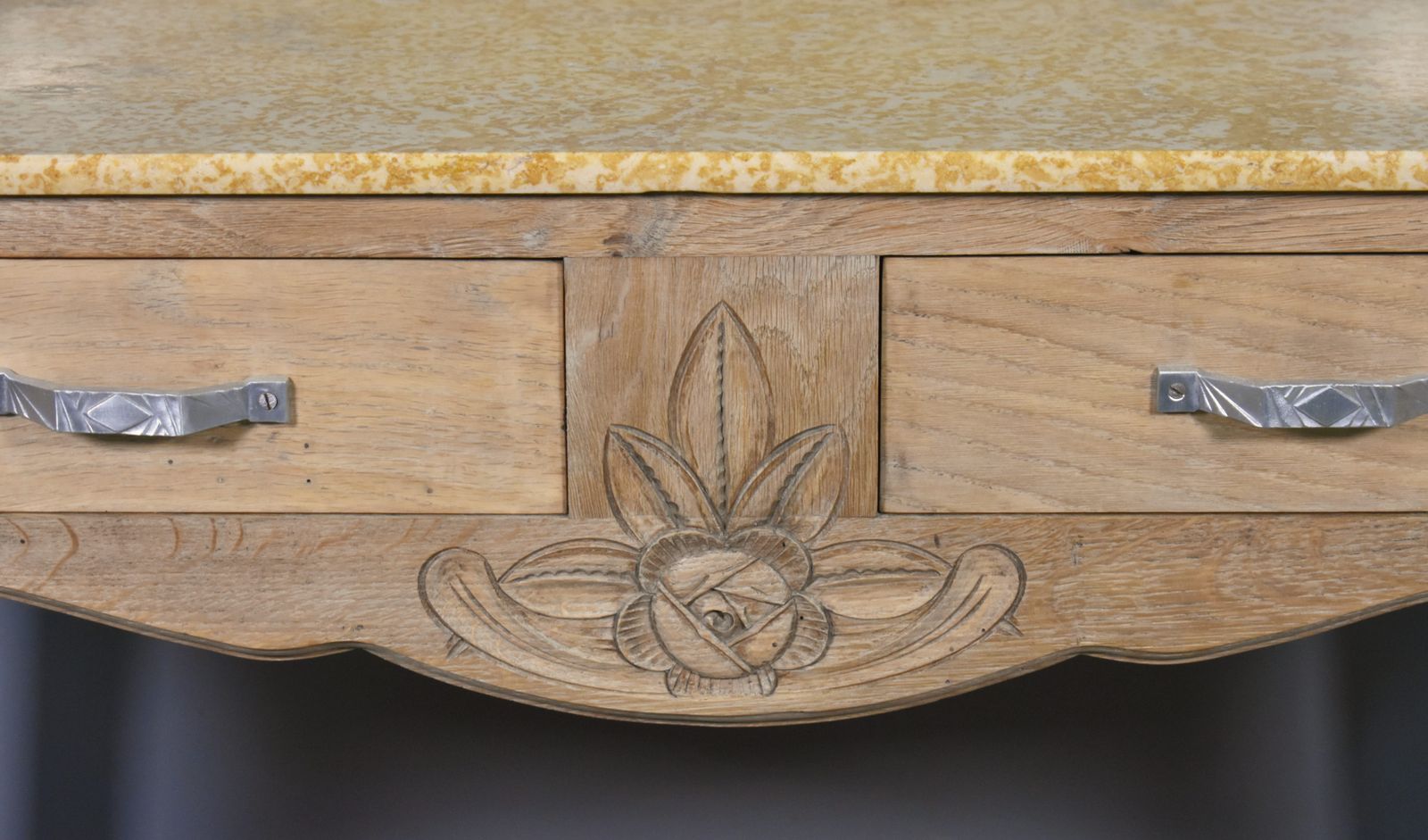 Meubels Franse art deco wastafel in gebleikt eiken photo
