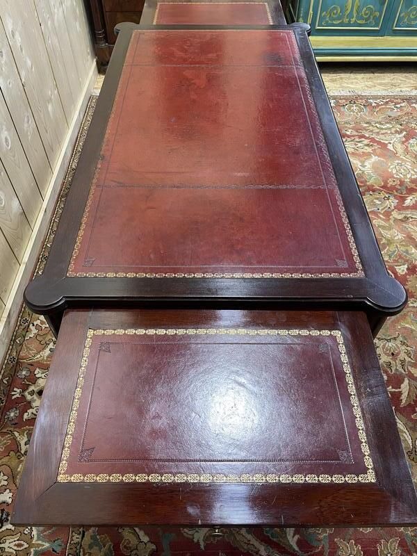Bureau Plat De Style Louis XVI Acajou Et Cuir Rouge photo vinterior