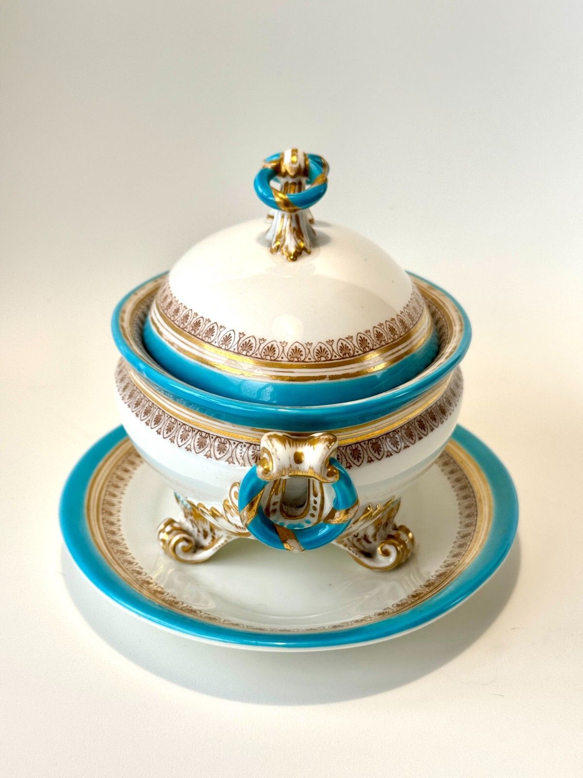 A Pair Of Late 19th Century Porcelain Royal Worcester Tureens 1884 A/F photo for sale
